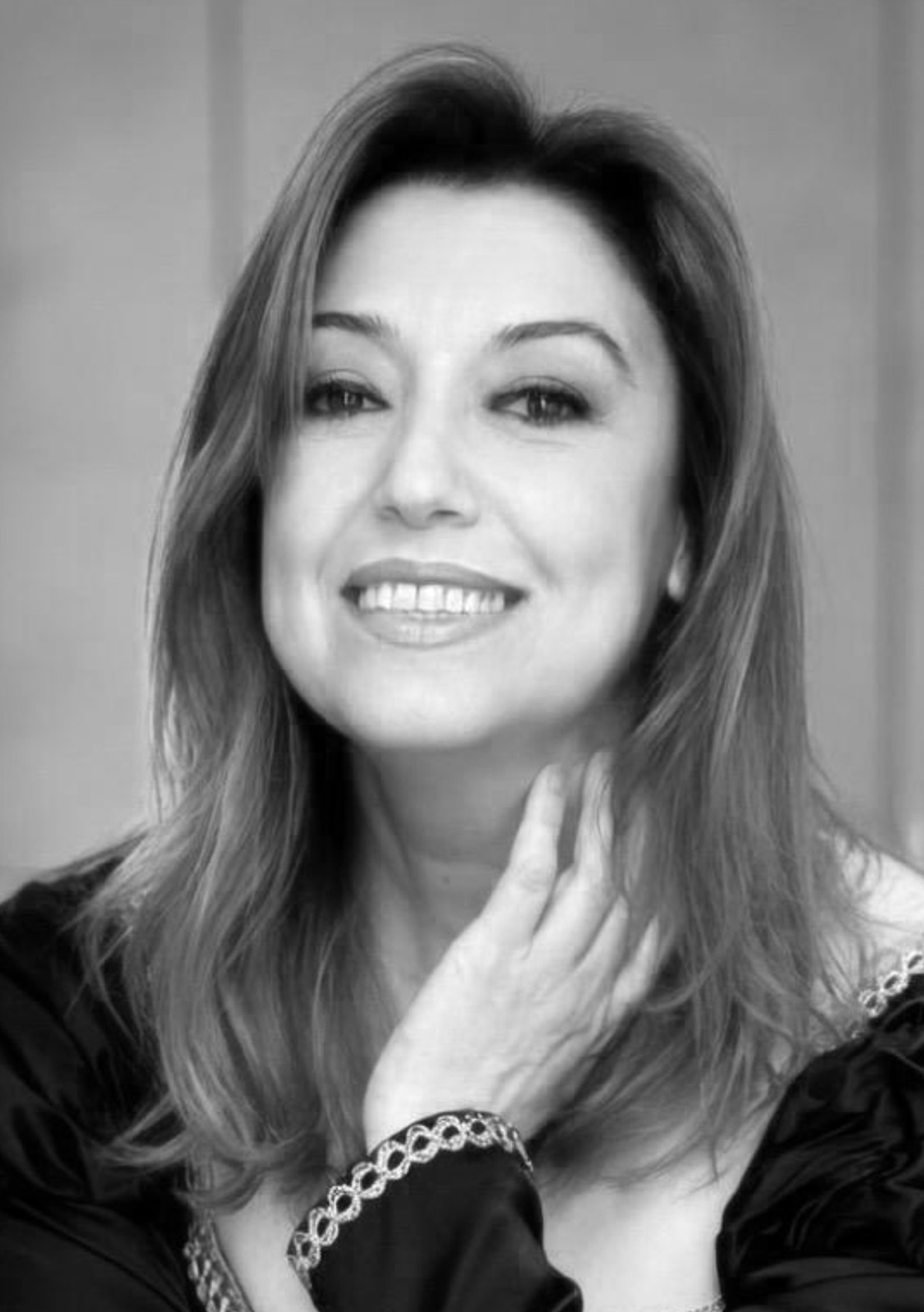 Soprano Pınar Tuğba Koç — İstanbul Devlet Opera ve Balesi Solist Sanatçısı, Uluslararası Yarışma Ödüllü Soprano